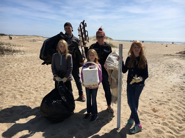 Family cleanup at Padre Islands National Seashore